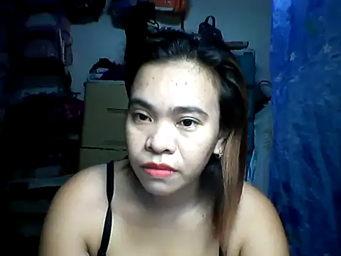 Snapshot of Honeyjean_30 chatting on 10-29-25, 04:26 Honeyjean 30 online show from 10-29-25, 04:26