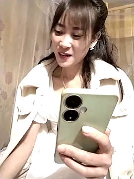 Snapshot of Em_xinh01 chatting on 12-02-25, 01:33 Em xinh01 online show from 12-02-25, 01:33