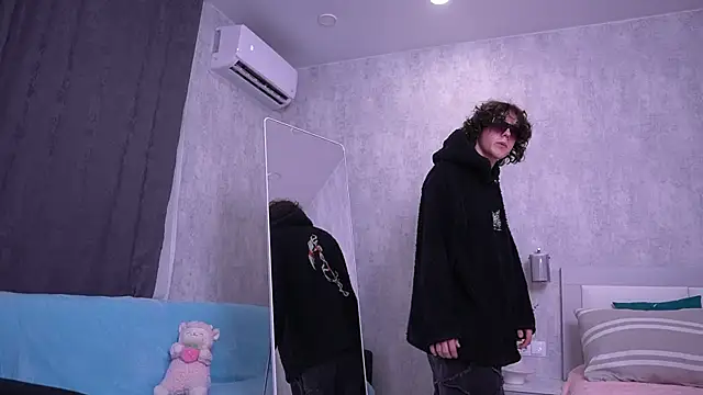 Snapshot of Amadeo_Alfiery chatting on 10-27-25, 10:14 Amadeo Alfiery online show from 10-27-25, 10:14