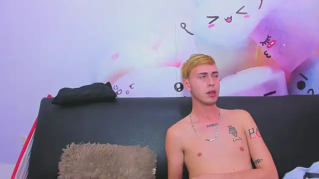 Snapshot of In_my_room_anything_goes chatting on 12-01-25, 04:17 In my room anything goes online show from 12-01-25, 04:17