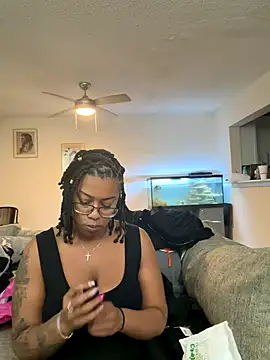 Snapshot of bbbdent chatting on 10-30-25, 07:36 bbbdent online show from 10-30-25, 07:36