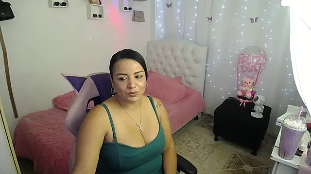 Snapshot of karitomyler__ chatting on 11-12-25, 04:40 karitomyler online show from 11-12-25, 04:40