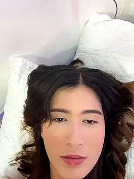 Snapshot of emilyy1_ chatting on 10-29-25, 03:20 emilyy1 online show from 10-29-25, 03:20