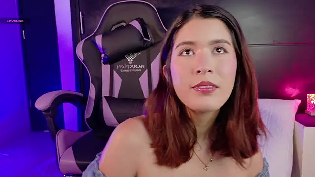 Snapshot of emilyy1_ chatting on 11-26-25, 03:13 emilyy1 online show from 11-26-25, 03:13