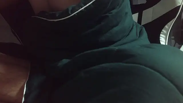 Snapshot of Stripholyday chatting on 11-12-25, 01:55 Stripholyday online show from 11-12-25, 01:55