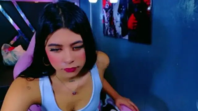 Snapshot of SoftSeductress chatting on 11-05-25, 08:20 SoftSeductress online show from 11-05-25, 08:20