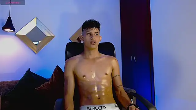 KamiSuarez online show from 04-27-26, 06:39