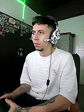 Snapshot of Aron_Jones_ chatting on 10-29-25, 09:27 Aron Jones online show from 10-29-25, 09:27