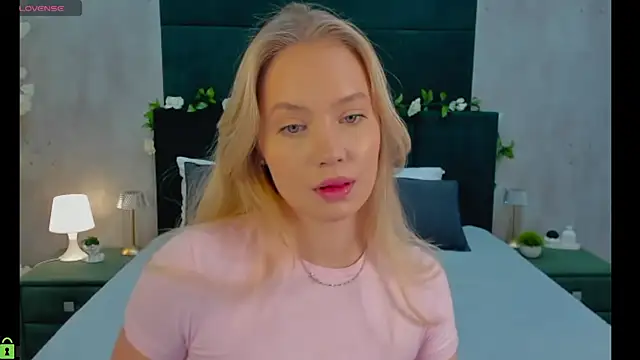 Melanie Ryer online show from 11-26-25, 01:06