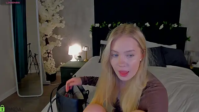 Melanie Ryer online show from 11-29-25, 11:19