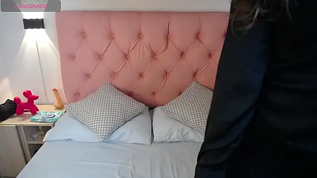 Snapshot of victoria_243 chatting on 11-21-25, 02:21 victoria 243 online show from 11-21-25, 02:21