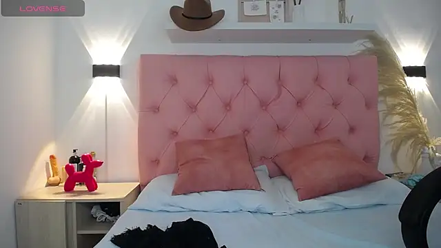 Snapshot of victoria_243 chatting on 12-15-25, 05:55 victoria 243 online show from 12-15-25, 05:55