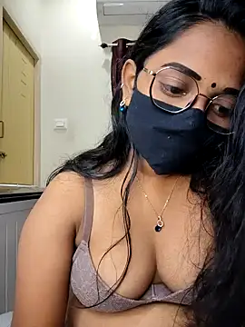 Snapshot of funny_couple_telugu chatting on 10-28-25, 05:59 funny couple telugu online show from 10-28-25, 05:59