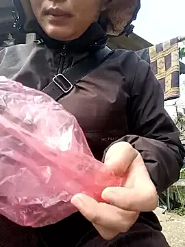 yoyo-mi online show from 12-22-25, 04:09