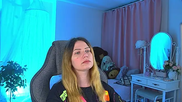 Snapshot of AleksaLaurent chatting on 11-21-25, 06:01 AleksaLaurent online show from 11-21-25, 06:01