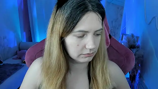 Snapshot of AleksaLaurent chatting on 11-27-25, 08:49 AleksaLaurent online show from 11-27-25, 08:49