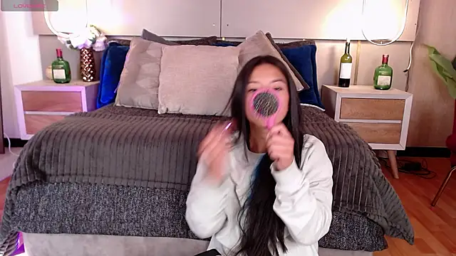 Skay bluee online show from 11-11-25, 01:22