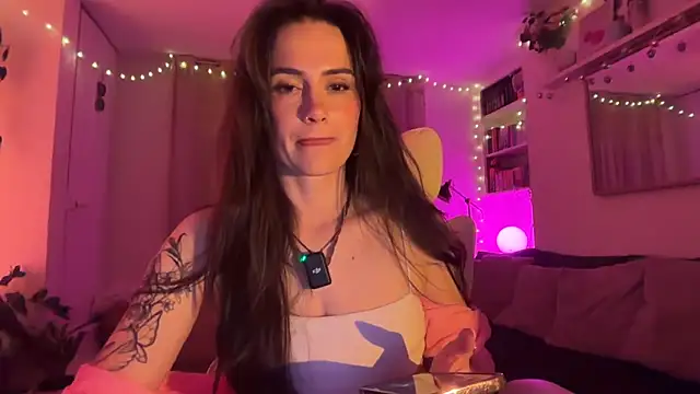 SpicyLunaaa online show from 05-08-26, 10:26