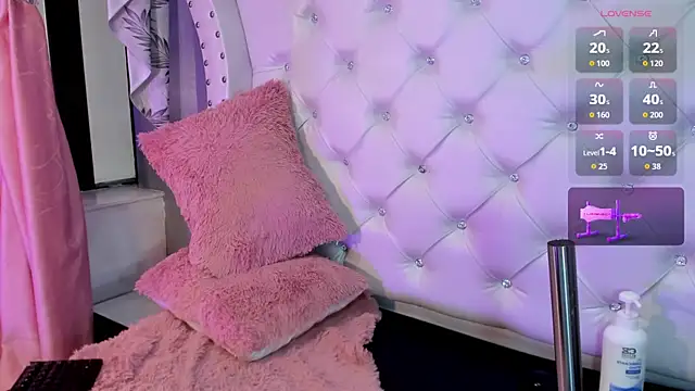 Cristinawhite online show from 12-18-25, 07:53