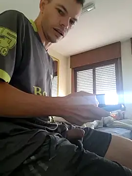 Snapshot of Casal2011 chatting on 10-29-25, 05:25 Casal2011 online show from 10-29-25, 05:25