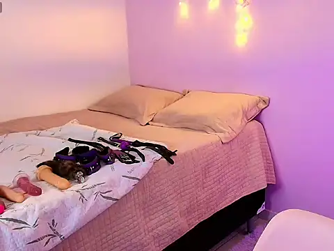 Aprilsweet2005 online show from 12-15-25, 01:59