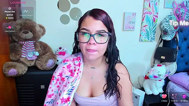 Emma boo online show from 01-12-26, 01:49