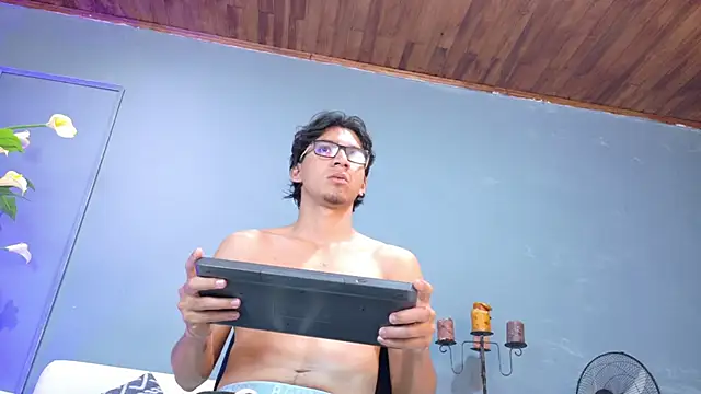 Snapshot of kane_del_toro chatting on 10-30-25, 01:12 kane del toro online show from 10-30-25, 01:12