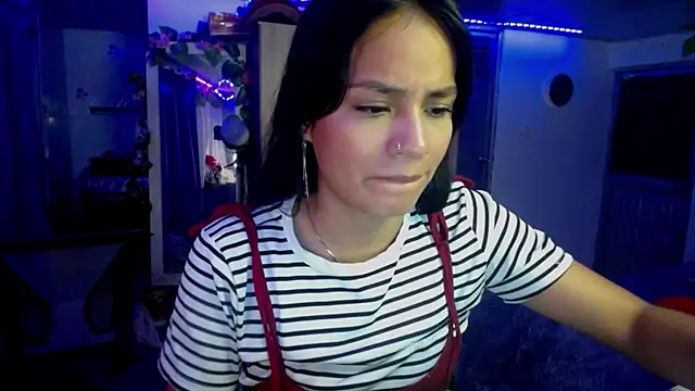 Snapshot of Samara_Homescapes chatting on 05-19-26, 03:24 Samara Homescapes online show from 05-19-26, 03:24