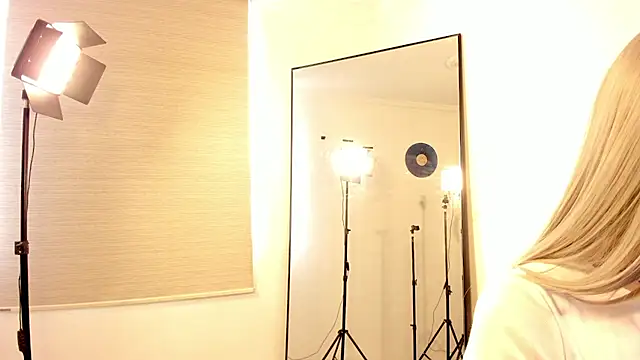 candice star online show from 12-04-25, 09:01