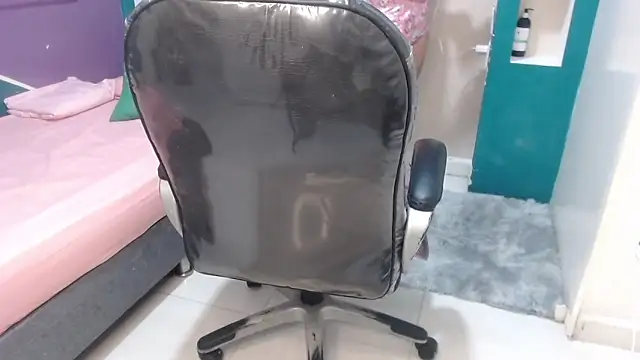 Snapshot of gygyfox chatting on 11-24-25, 10:31 gygyfox online show from 11-24-25, 10:31