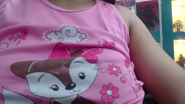 Snapshot of gygyfox chatting on 12-15-25, 11:09 gygyfox online show from 12-15-25, 11:09