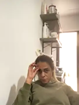 Snapshot of sabrinaneves chatting on 12-16-25, 06:35 sabrinaneves online show from 12-16-25, 06:35