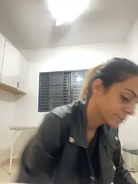 Snapshot of sabrinaneves chatting on 06-12-26, 03:11 sabrinaneves online show from 06-12-26, 03:11