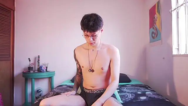 estmonnn online show from 04-27-26, 01:09