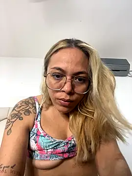 Snapshot of Baby_Flame chatting on 11-10-25, 05:23 Baby Flame online show from 11-10-25, 05:23