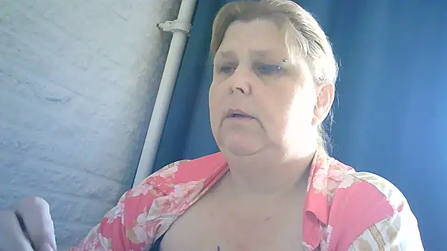 Sylviastar46 online show from 04-17-26, 07:44