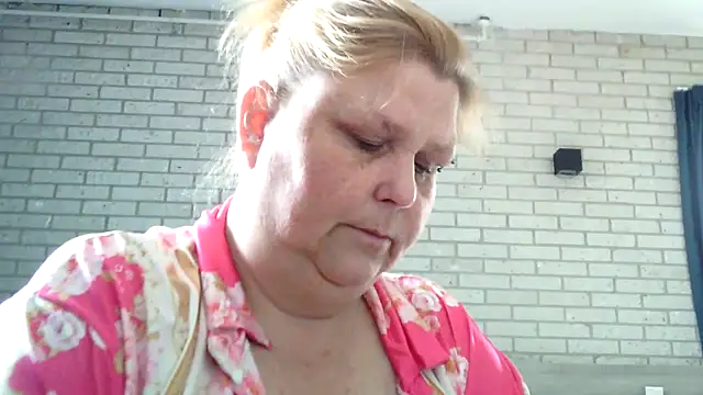 Sylviastar46 online show from 04-18-26, 08:07