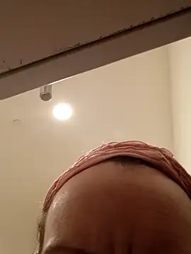 Karebearz1 online show from 11-28-25, 08:22