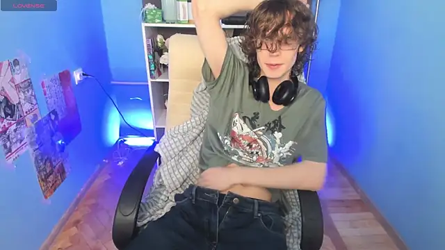 Snapshot of LeoBensyten chatting on 01-07-26, 02:30 LeoBensyten online show from 01-07-26, 02:30