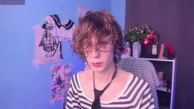 Snapshot of LeoBensyten chatting on 01-09-26, 03:04 LeoBensyten online show from 01-09-26, 03:04