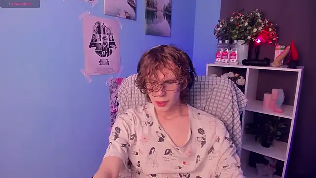 Snapshot of LeoBensyten chatting on 01-16-26, 02:32 LeoBensyten online show from 01-16-26, 02:32