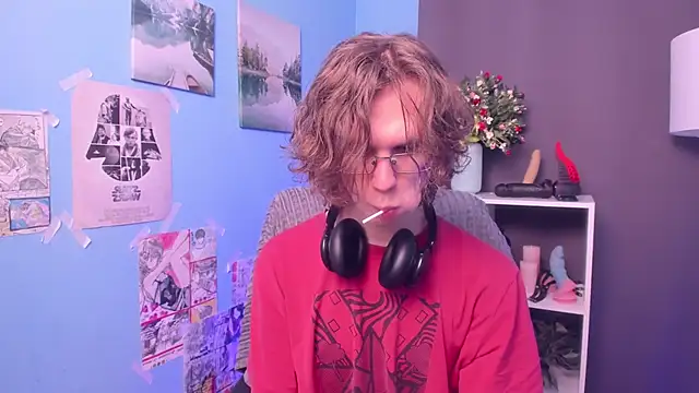 Snapshot of LeoBensyten chatting on 02-18-26, 05:42 LeoBensyten online show from 02-18-26, 05:42