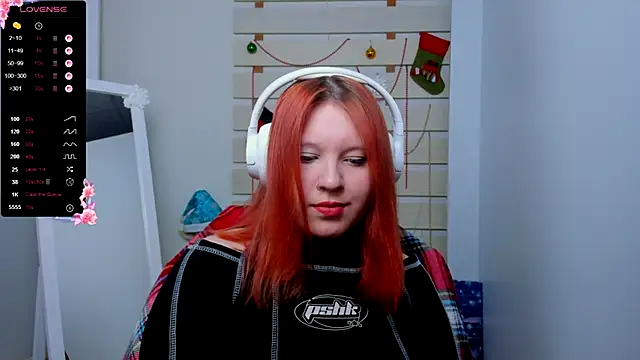 Snapshot of FoxPlayXX chatting on 12-19-25, 09:44 FoxPlayXX online show from 12-19-25, 09:44