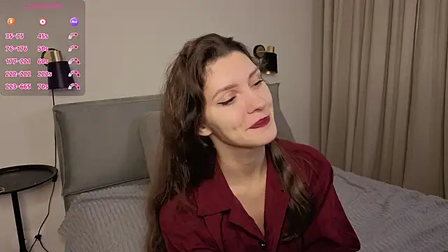 LauraYoungg online show from 11-18-25, 08:13
