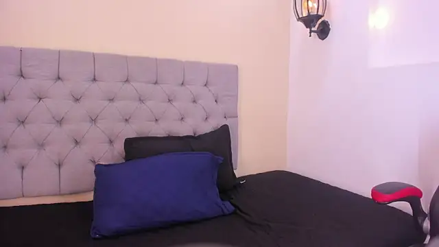 MiaBloom   online show from 11-13-25, 11:09