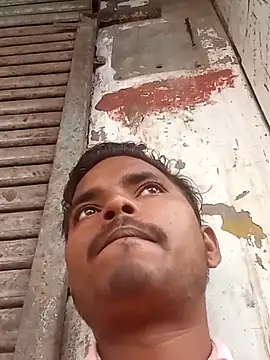 Snapshot of hdtvuy chatting on 10-30-25, 10:38 hdtvuy online show from 10-30-25, 10:38