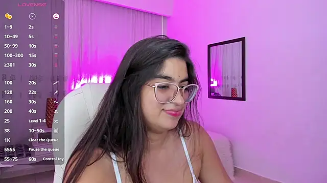 Luna Jonnes1 online show from 05-31-26, 07:37