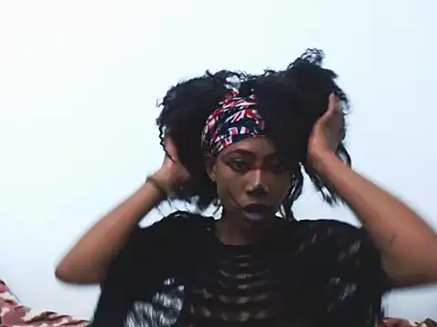 Snapshot of Ninjainia chatting on 10-31-25, 03:35 Ninjainia online show from 10-31-25, 03:35