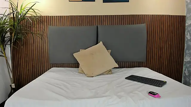 Mia Harvey online show from 11-17-25, 08:20