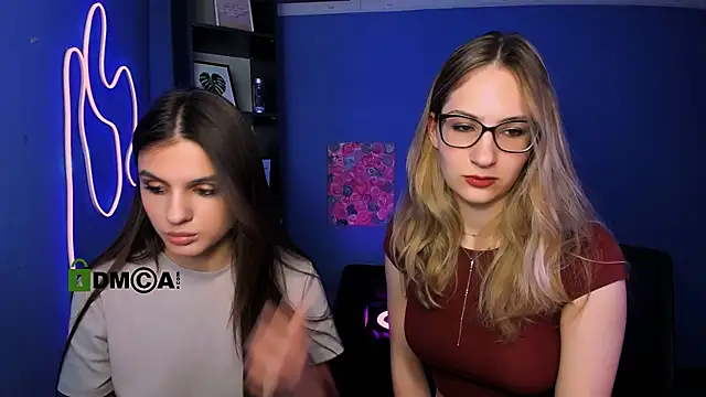 lisa dark  online show from 04-24-26, 07:49